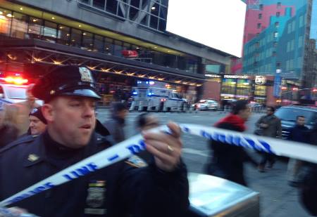 Pol&iacute;cia investiga explos&atilde;o perto da Times Square 