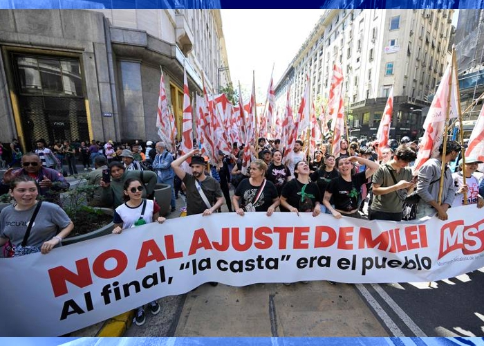 “Aviso que vem mais”, diz Milei em meio a panelaços contra megadecreto de desregulação