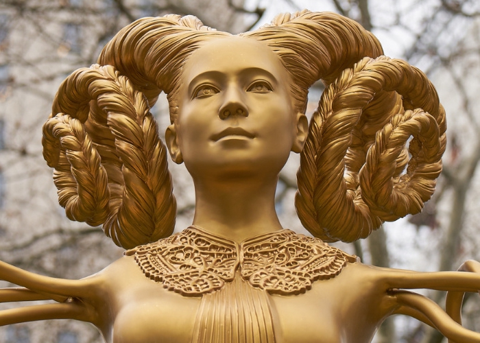 Estátua “satânica” relacionada ao aborto é instalada em tribunal de Nova York