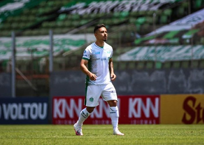 Jogador fratura a perna em dividida com atacante durante o Campeonato Brasileiro