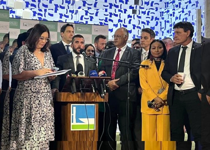 33 deputados federais protocolam pedido de impeachment contra Lula