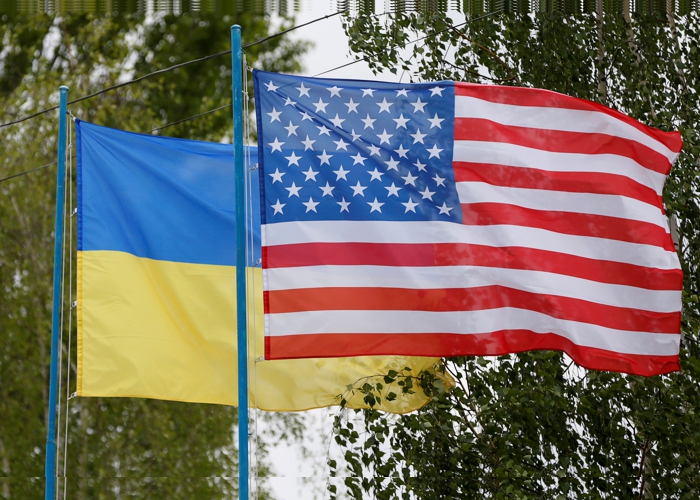 EUA vai adotar sanções contra bancos que apoiam Rússia na guerra da Ucrânia