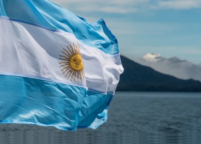 Pacote de Milei tem aumento de impostos e cortes de gastos