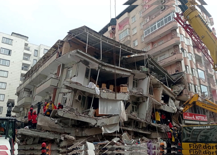 Terremoto na Turquia deixa 600 pessoas mortas e 400 desaparecidas