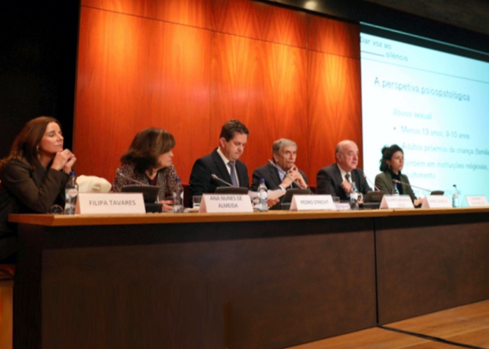 Comissão mostra relatos chocantes de vítimas de abusos de padres