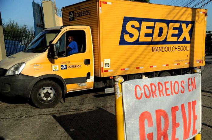 Funcionários dos Correios entram em greve geral por tempo indeterminado
