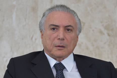 Bolsonaro convida Temer para chefiar missão ao Líbano