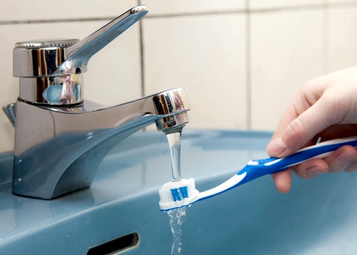 Estudo aponta que 82% das escovas de dente podem trazer prejuízos a saúde bucal