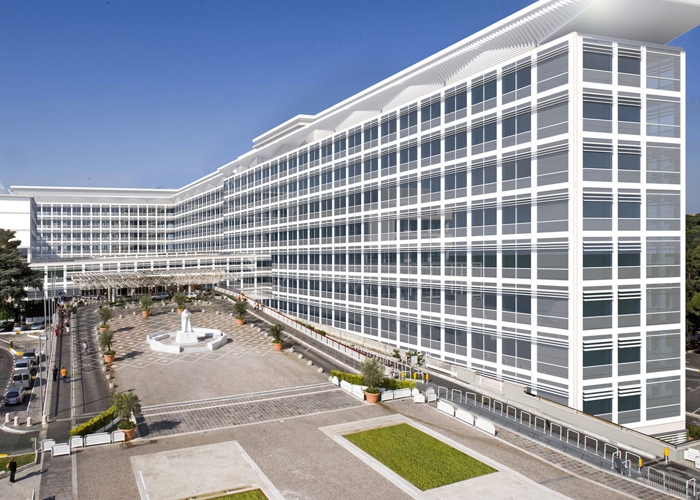 Papa Francisco passa por cirurgia de emergência