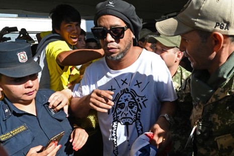 Preso no Paraguai desde março, Ronaldinho poderá retornar ao Brasil