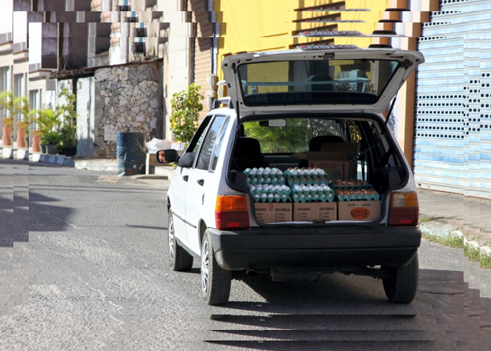 Idosa é lesada por vendedor de ovos e compra duas bandejas por R$ 2.600,00