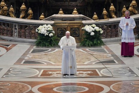 Papa Francisco chama de “loucura” pensar no uso de armas nucleares na guerra da Ucrânia