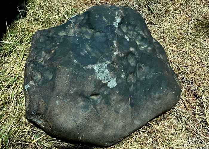 Chuva de meteoritos aquece comércio e assusta moradores