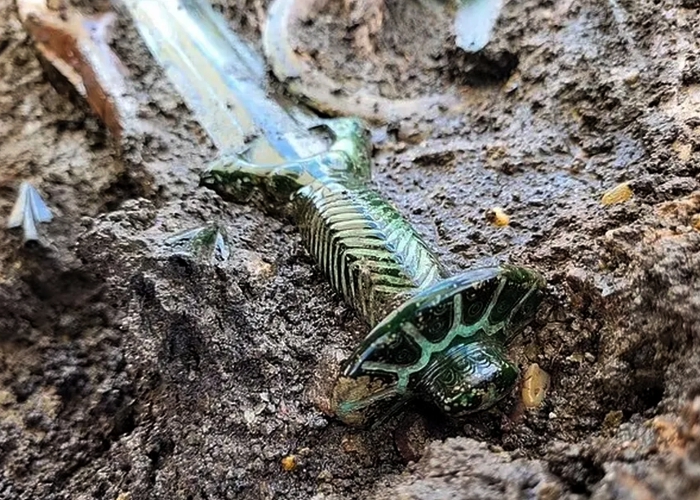 Espada de 3.000 anos preservada e extremamente rara é descoberta na Alemanha