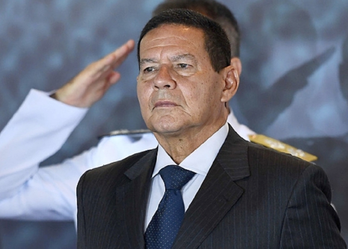 Para Mourão, Lula quer alimentar crise com Exército ao demitir comandante