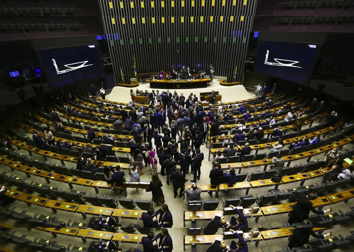 Câmara tem ao menos 52 propostas que mudam regras do STF