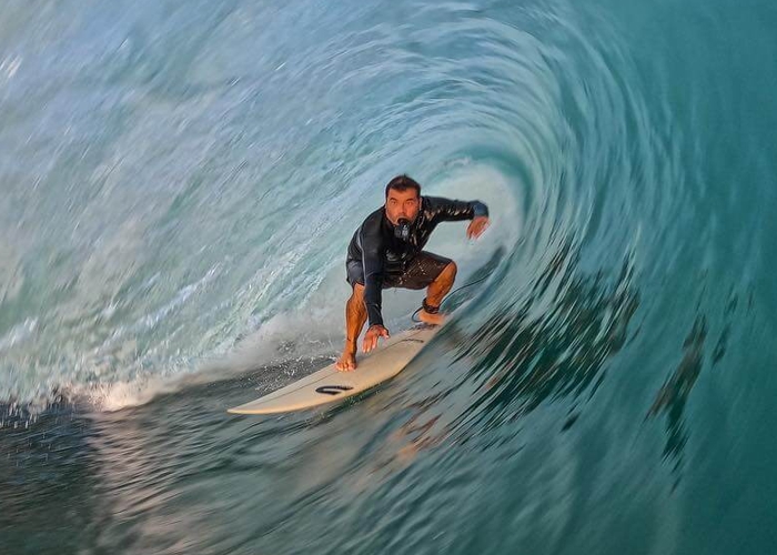 Márcio Freire, pioneiro nas ondas gigantes, morre surfando em Portugal