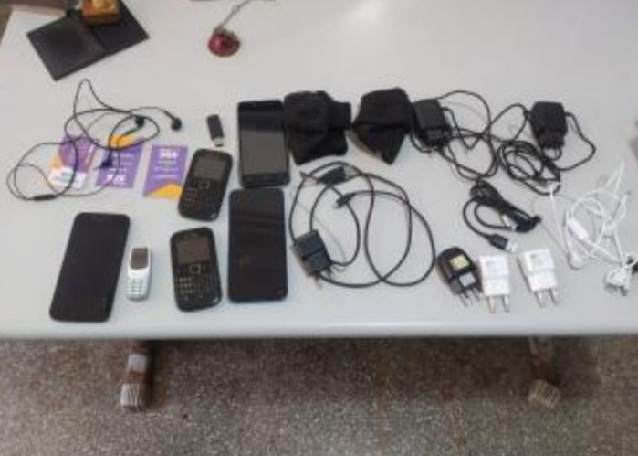 Policial penal é pego em flagrante ao levar celulares para dentro do presídio no Mato Grosso