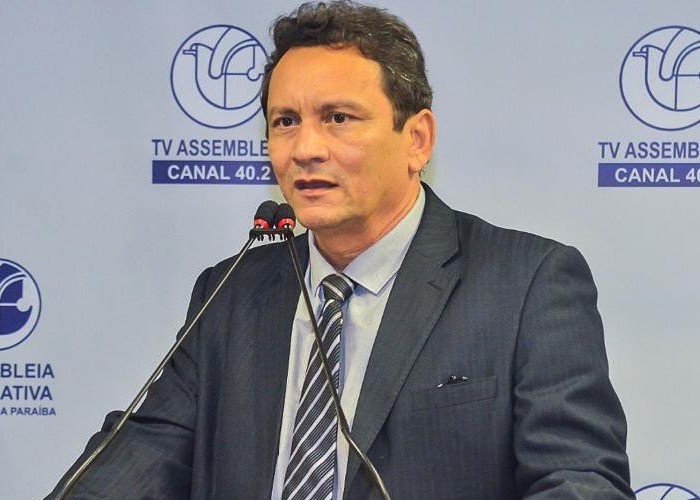 Prefeito de Brejo do Cruz é diagnosticado com Covid-19 e é transferido para São Paulo