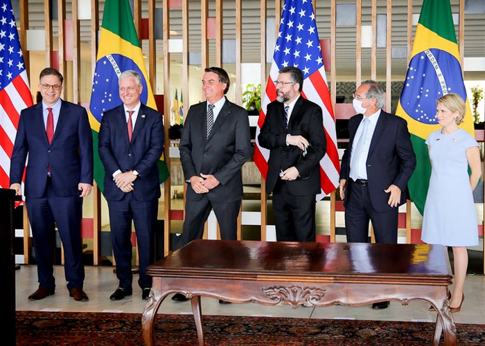 Brasil e banco americano assinam acordo de US$ 1 bilhão de dólares em investimentos