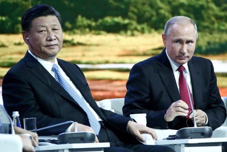 China e Rússia reduzem uso do dólar no comércio bilateral