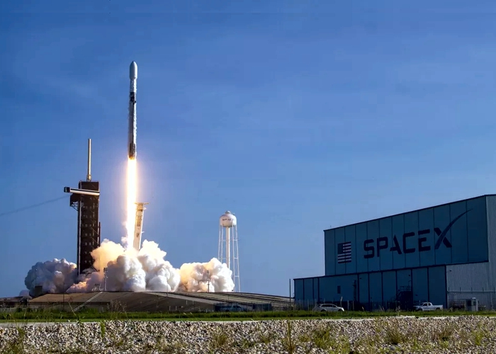 SpaceX lança satélite de internet que promete maior capacidade de conexão do mundo