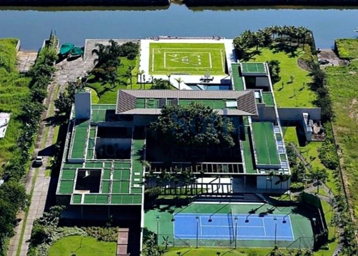 Neymar constrói boate subterrânea para curtir com os ‘parças’