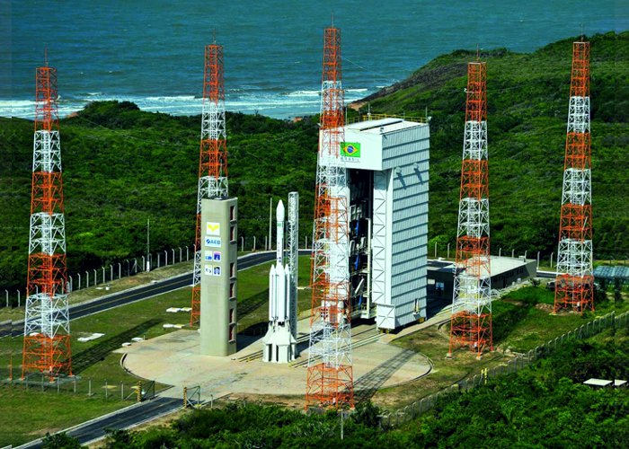 Foguete pega fogo após ter lançamento interrompido em Alcântara